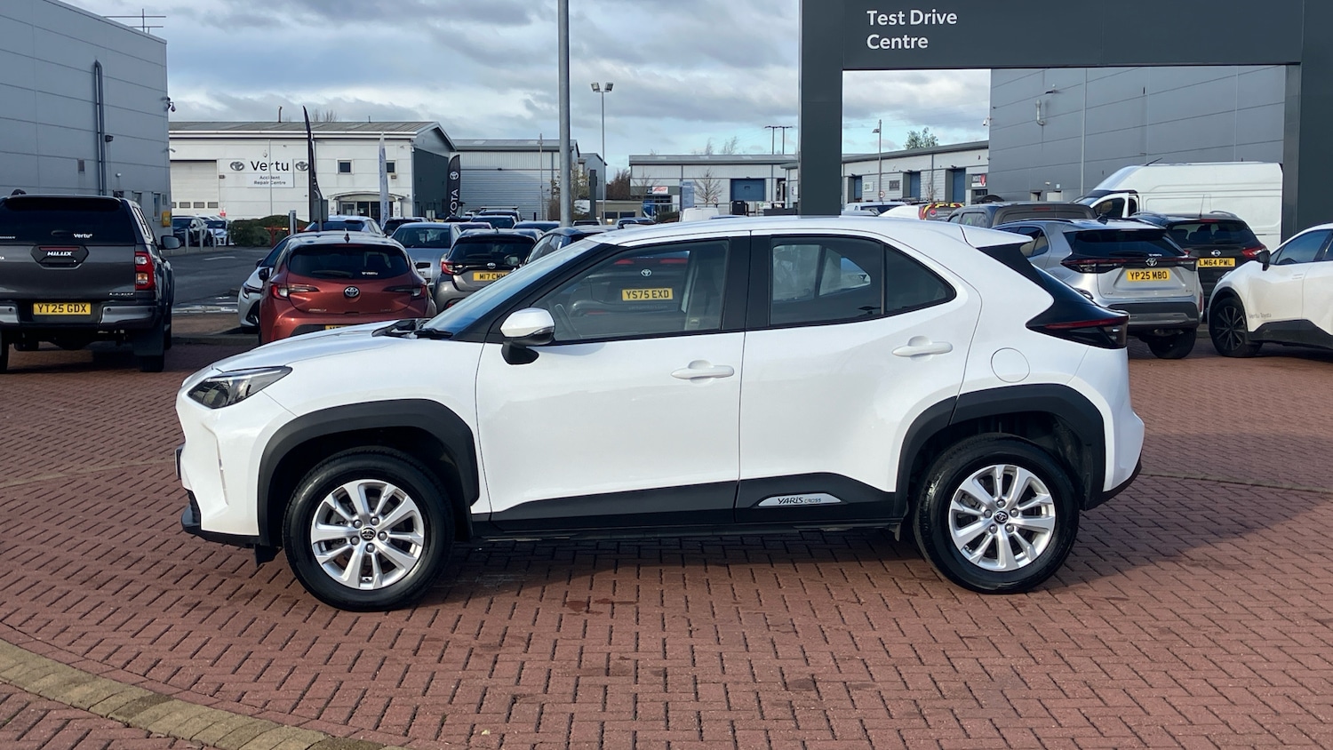 Used Toyota Yaris Cross 2023 for sale - 76612505: Photo 17