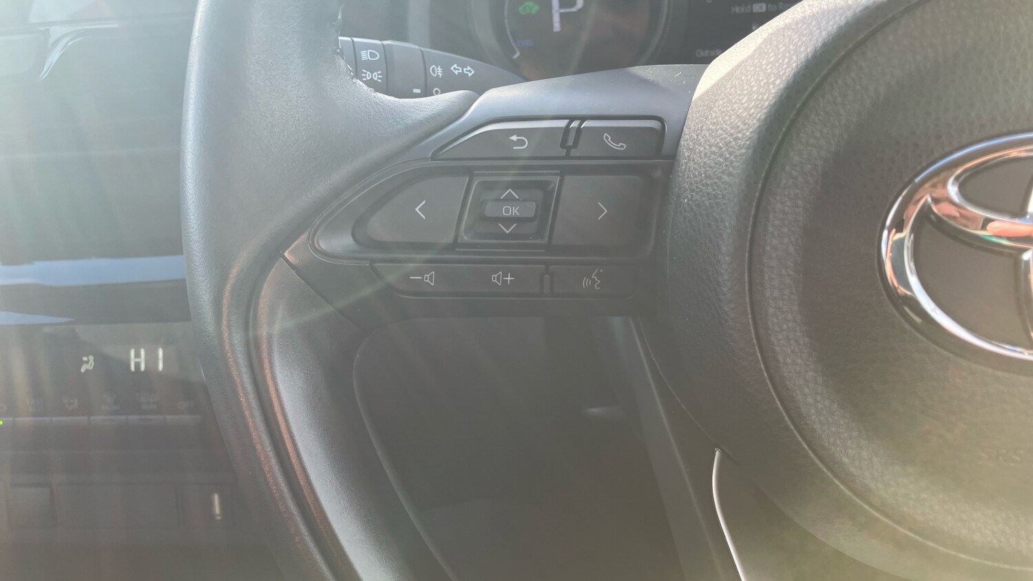 Used Toyota Yaris Cross 2023 for sale - 76612505: Photo 42