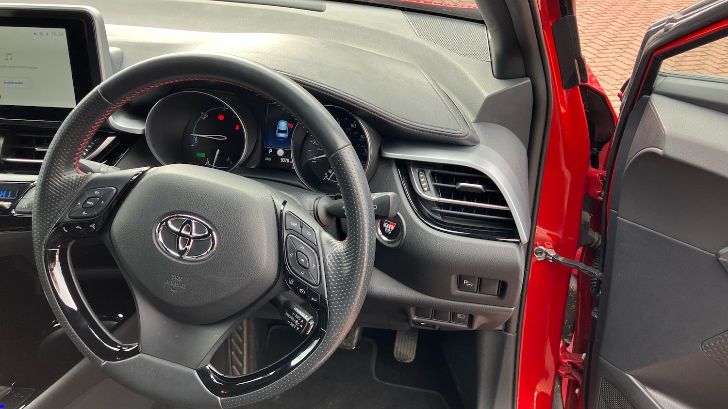 Used Toyota C-HR 2023 for sale - 78067371: Photo 8