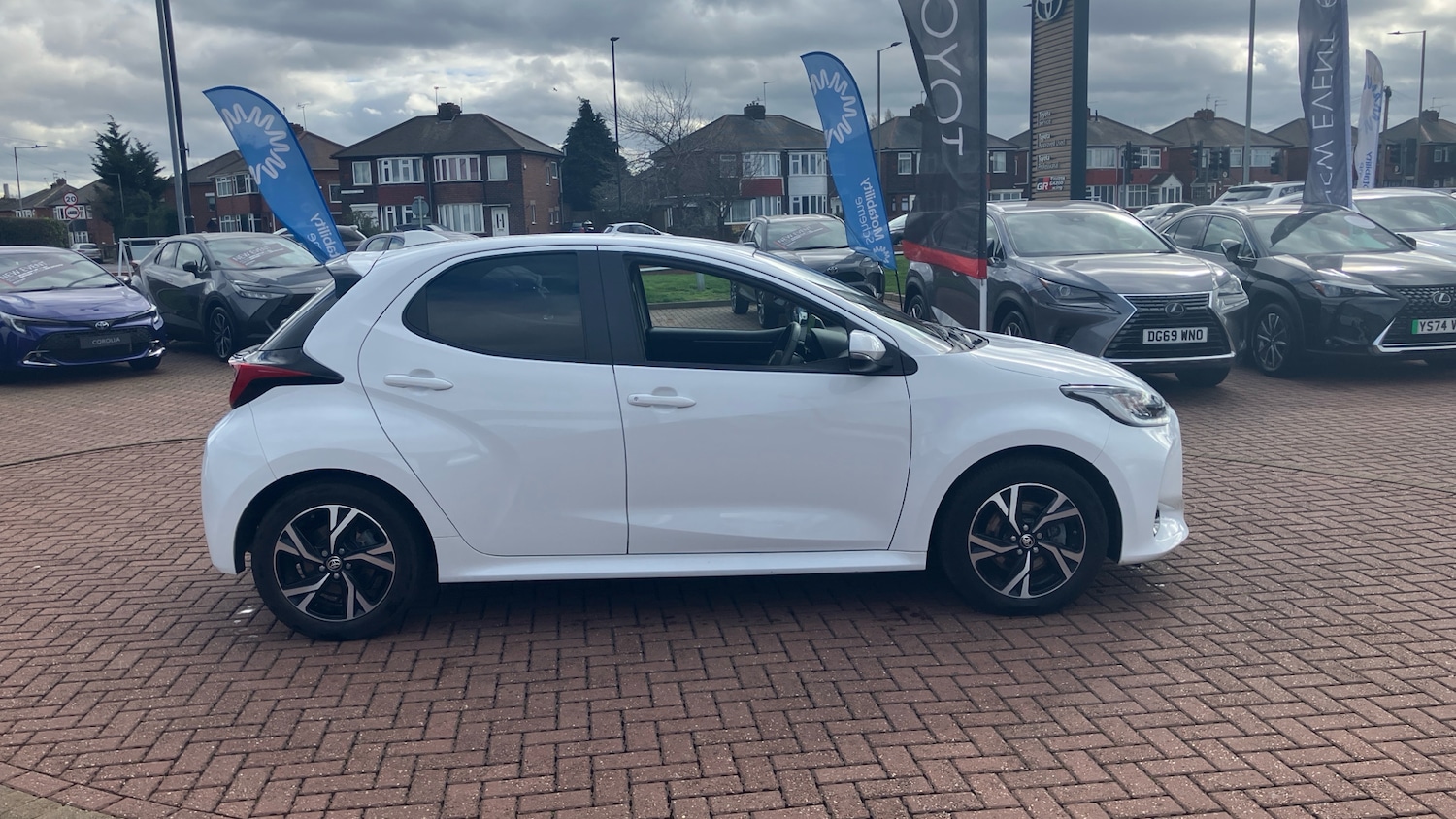 Used Toyota Yaris 2024 for sale - 77830435: Photo 32