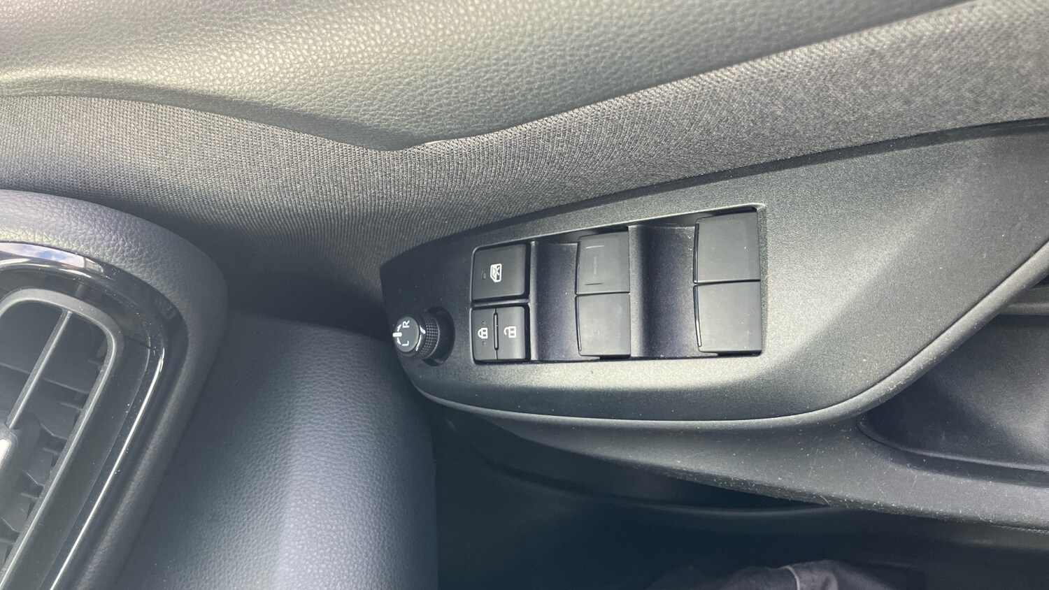 Used Toyota Yaris 2024 for sale - 77830435: Photo 35