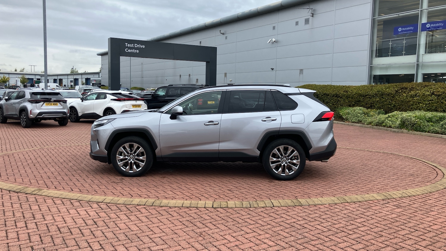 Used Toyota RAV4 2022 for sale - 76720416: Photo 17