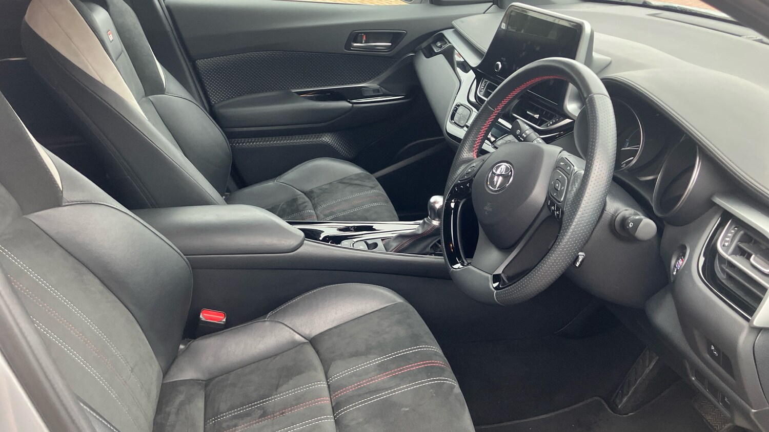 Used Toyota C-HR 2023 for sale - 77543480: Photo 11