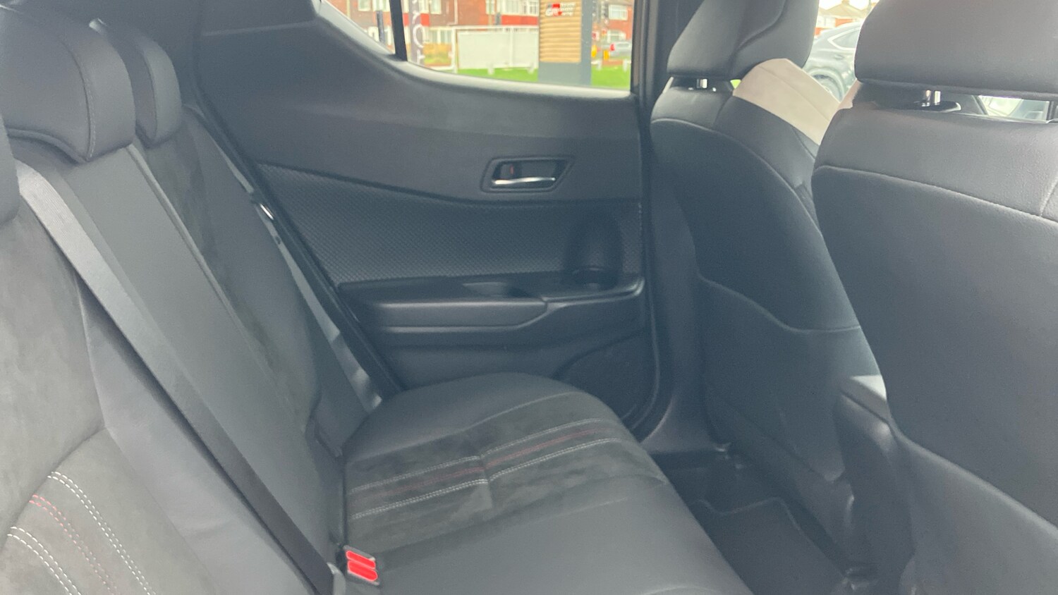 Used Toyota C-HR 2023 for sale - 77543480: Photo 12