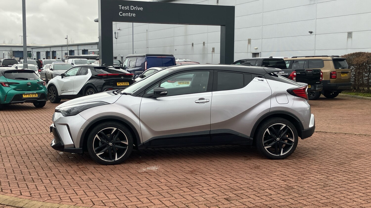 Used Toyota C-HR 2023 for sale - 77543480: Photo 17