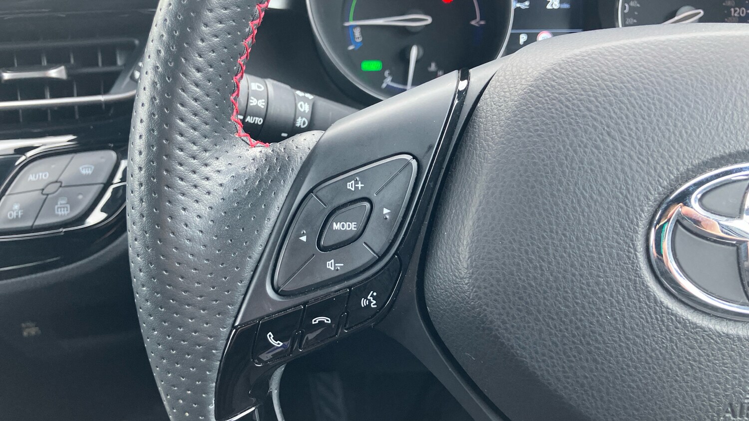 Used Toyota C-HR 2023 for sale - 77543480: Photo 38