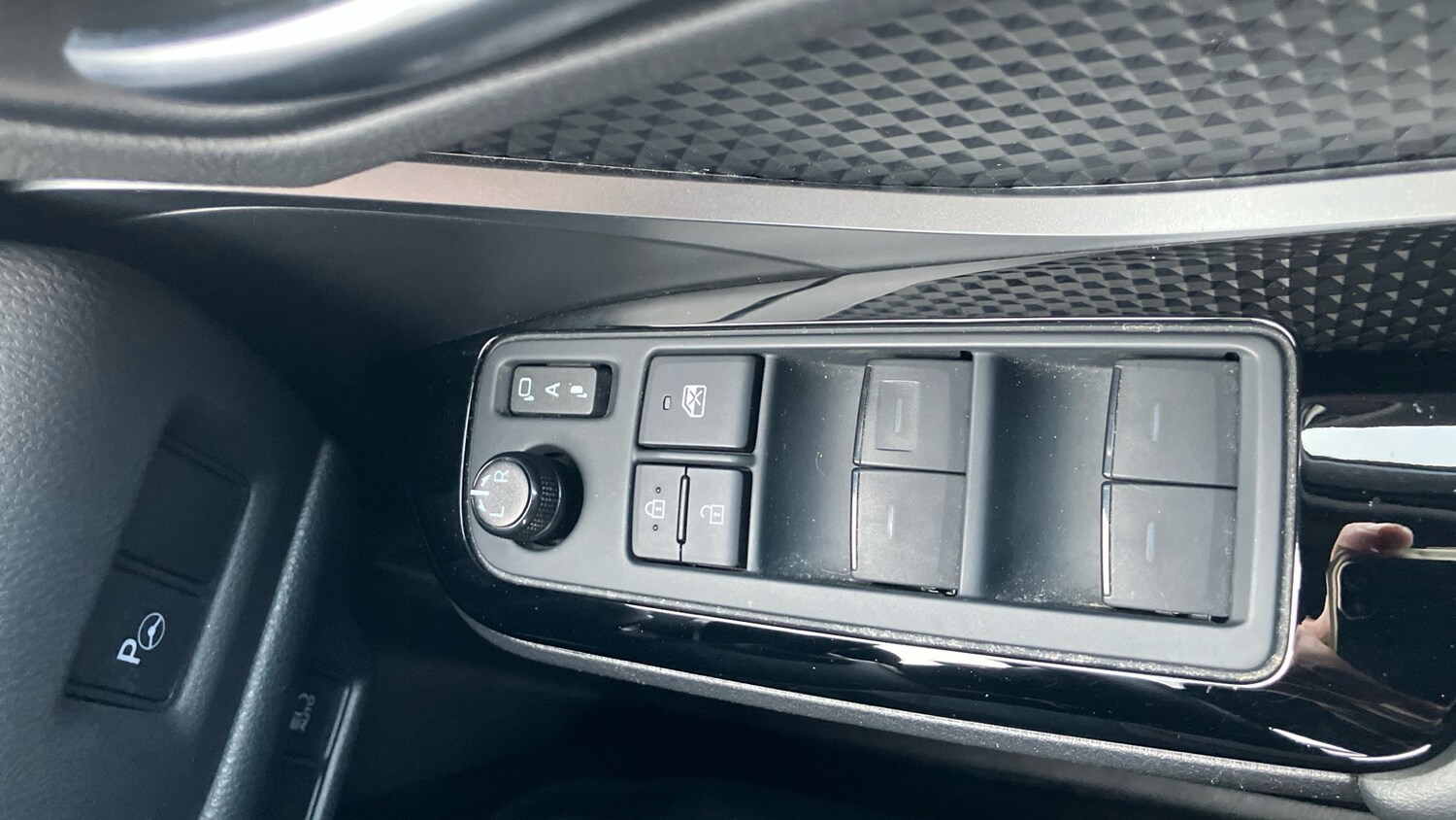 Used Toyota C-HR 2023 for sale - 77543480: Photo 40