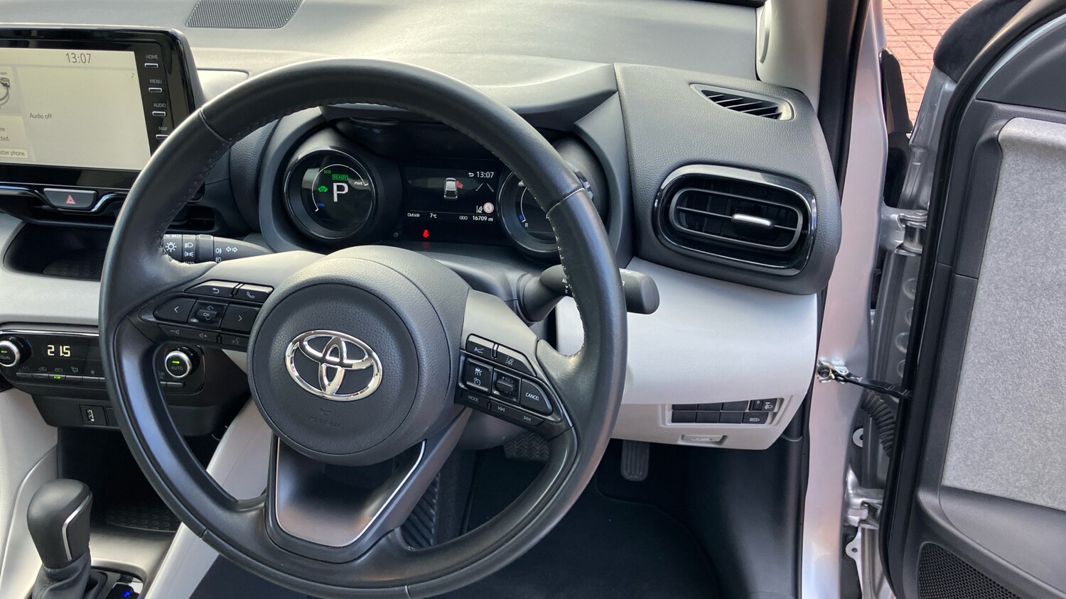 Used Toyota Yaris 2022 for sale - 77901419: Photo 8