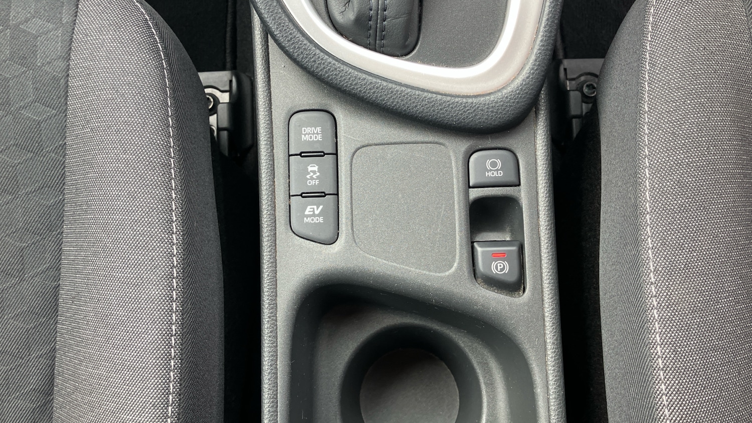 Used Toyota Yaris 2020 for sale - 76157685: Photo 34
