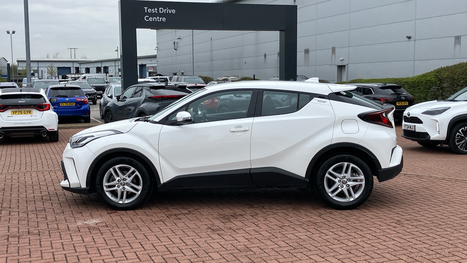 Used Toyota C-HR 2023 for sale - 78107257: Photo 24