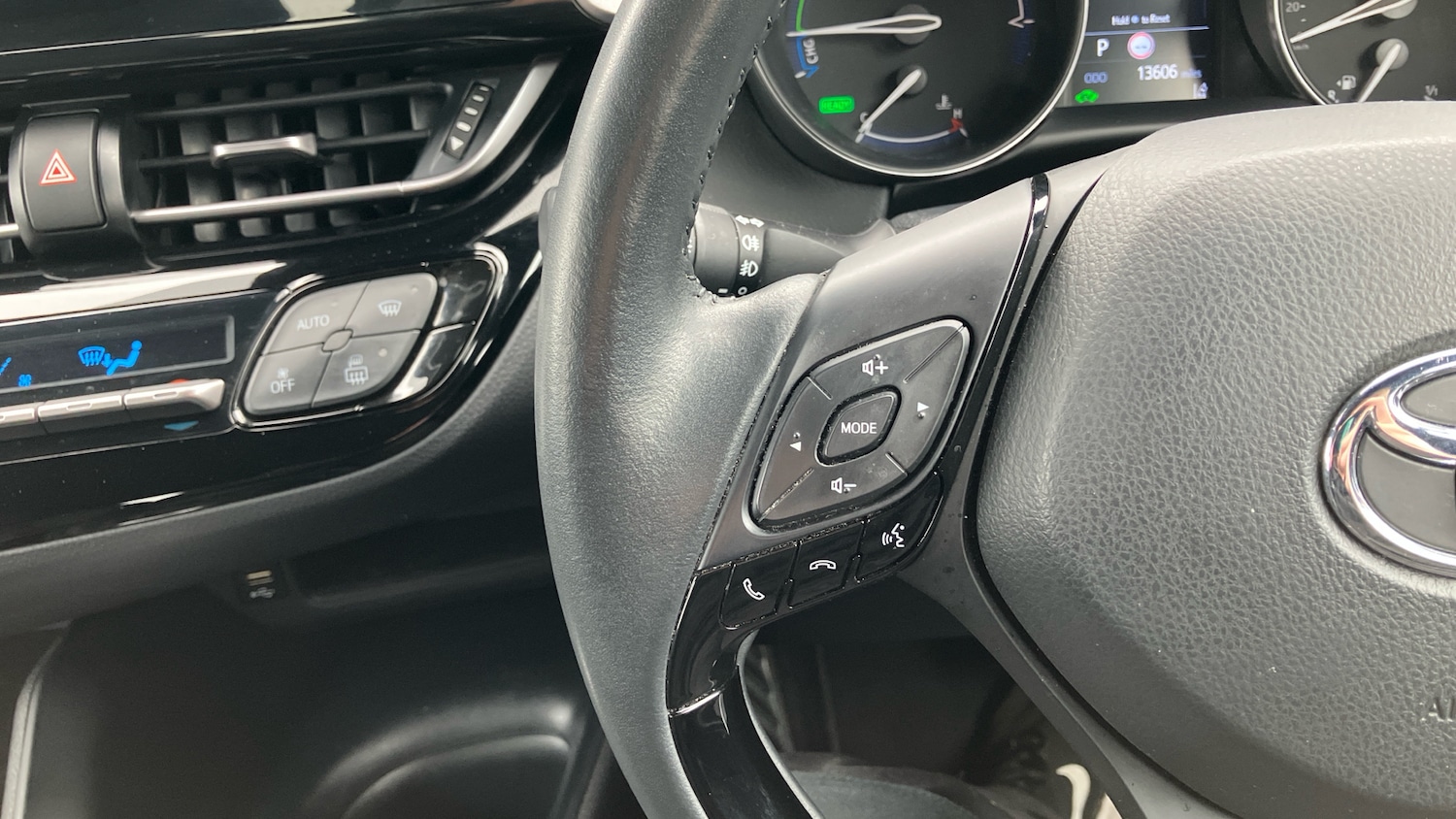 Used Toyota C-HR 2023 for sale - 78107257: Photo 32