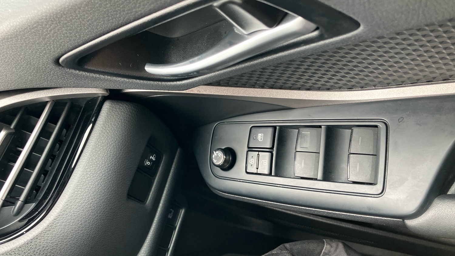 Used Toyota C-HR 2023 for sale - 78107257: Photo 51