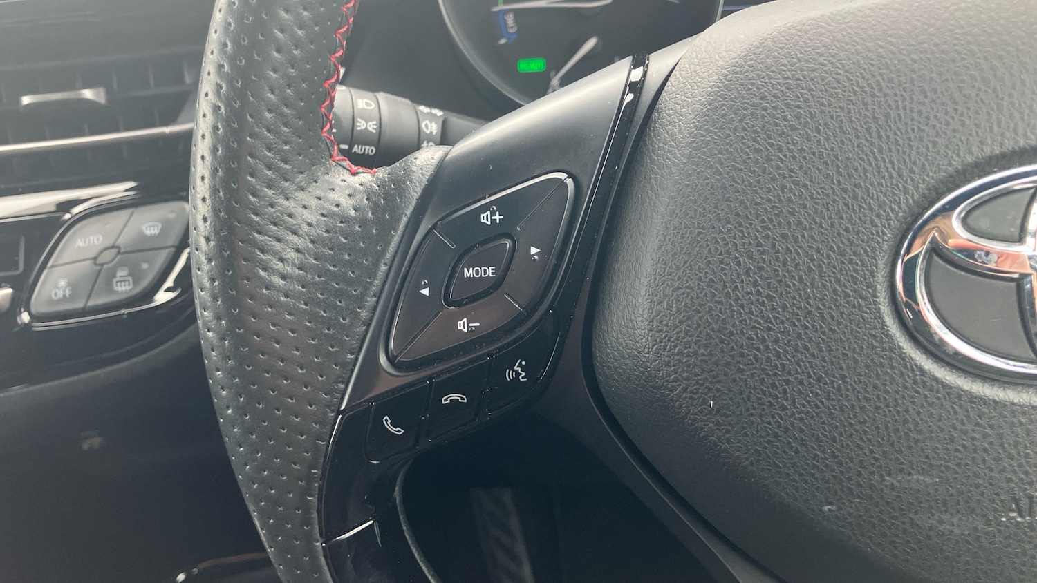 Used Toyota C-HR 2023 for sale - 77830427: Photo 31