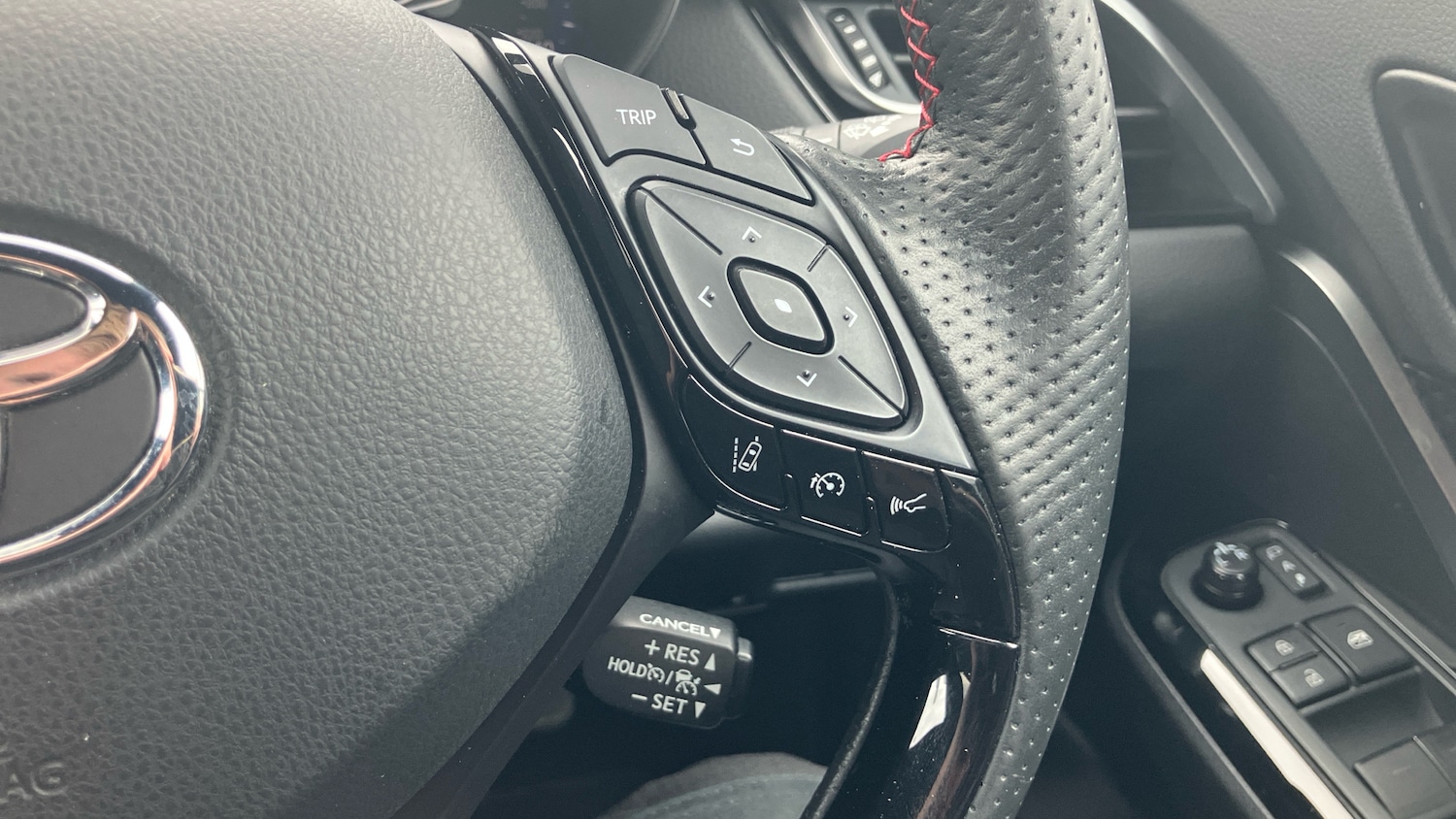 Used Toyota C-HR 2023 for sale - 77830427: Photo 32