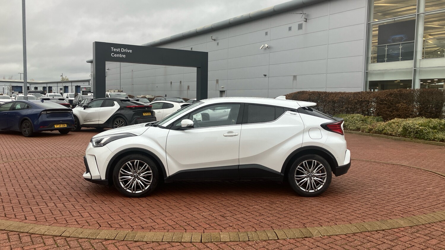 Used Toyota C-HR 2023 for sale - 76859655: Photo 17