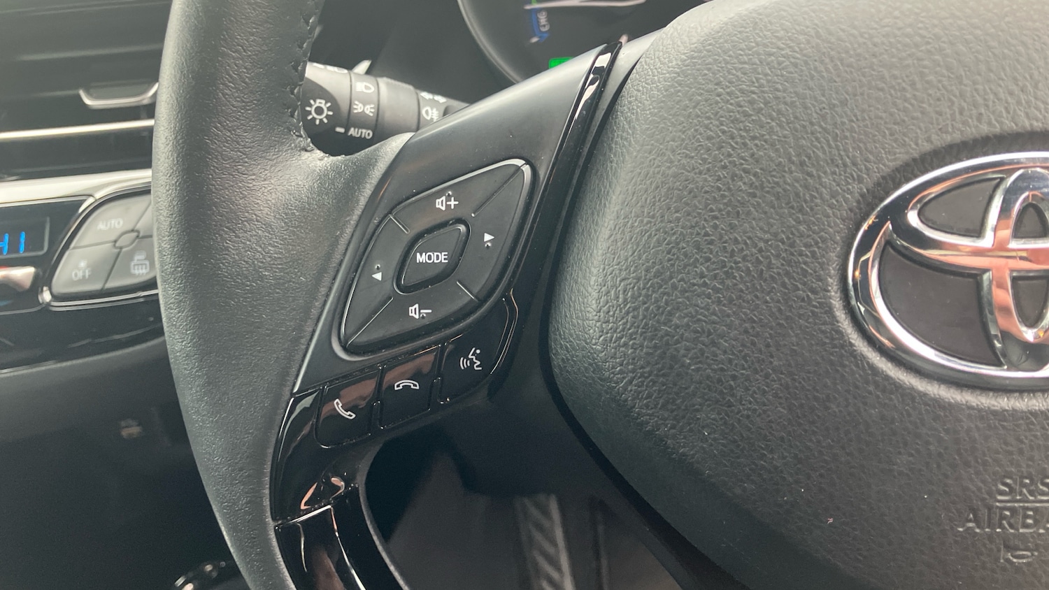 Used Toyota C-HR 2023 for sale - 76859655: Photo 38