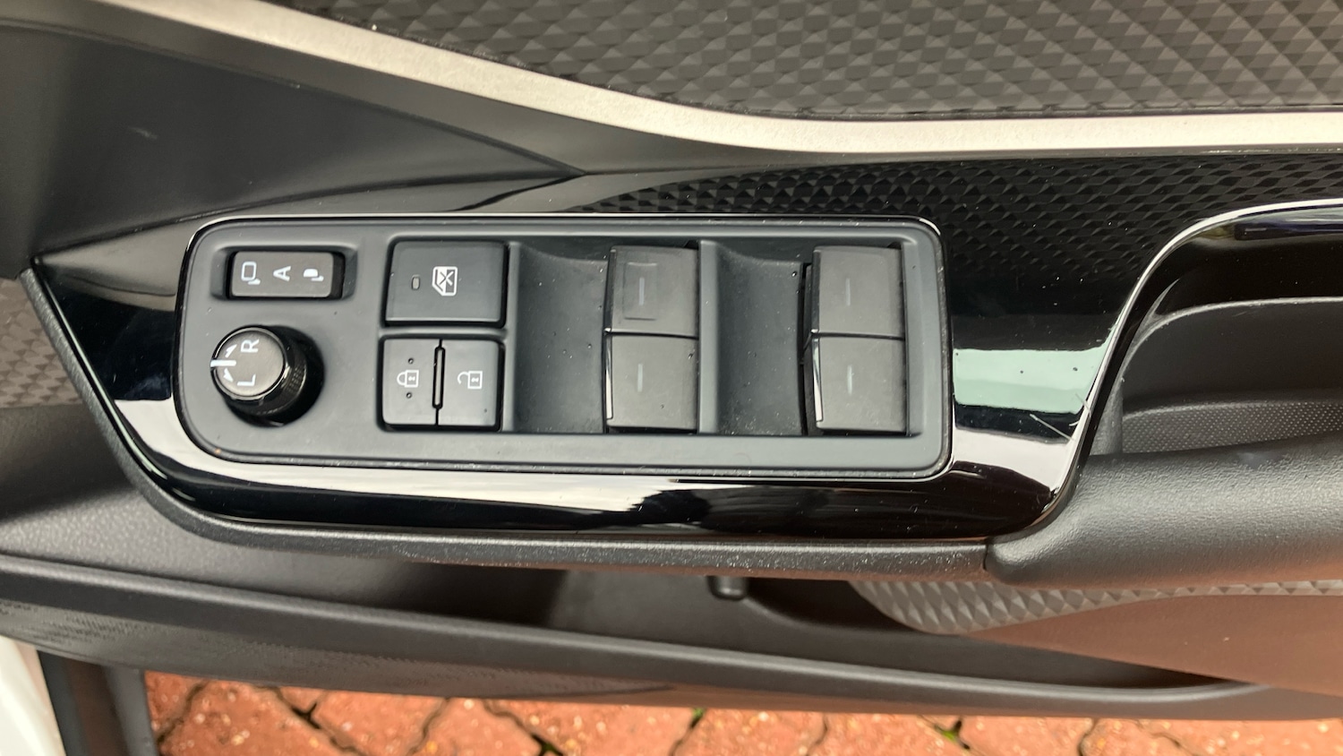 Used Toyota C-HR 2023 for sale - 76859655: Photo 42