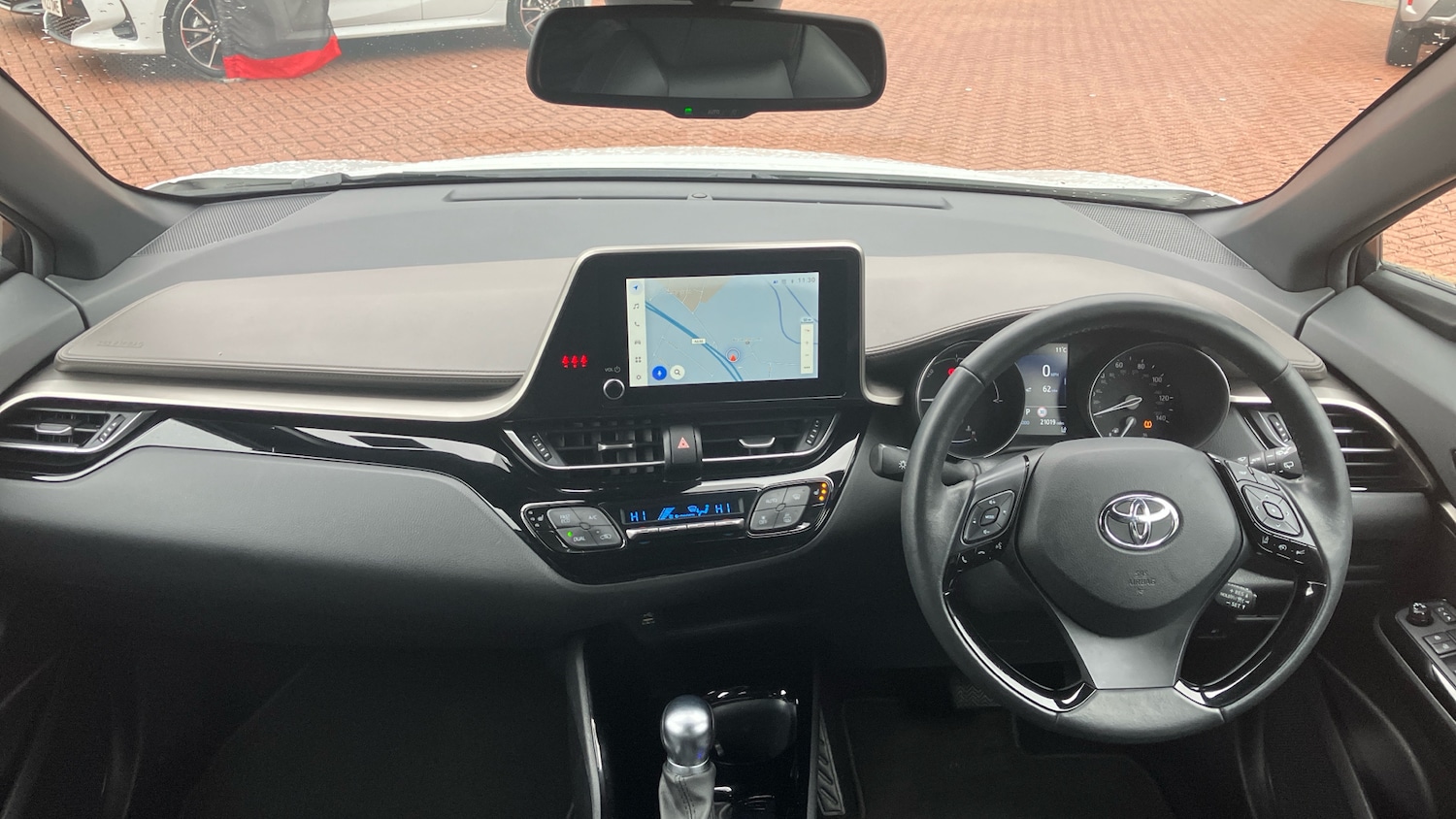 Used Toyota C-HR 2023 for sale - 76859655: Photo 5