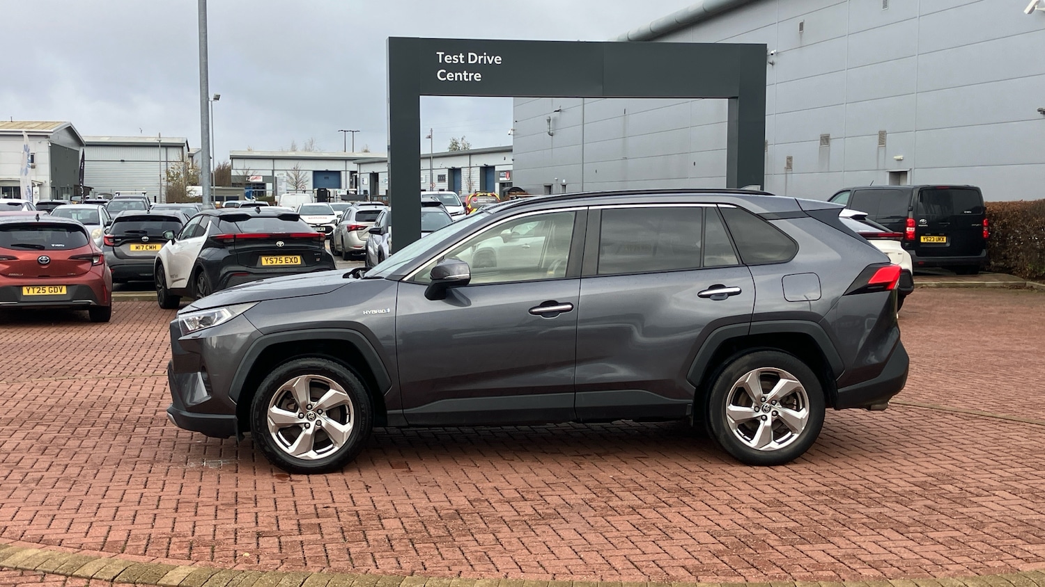 Used Toyota RAV4 2019 for sale - 76652217: Photo 17