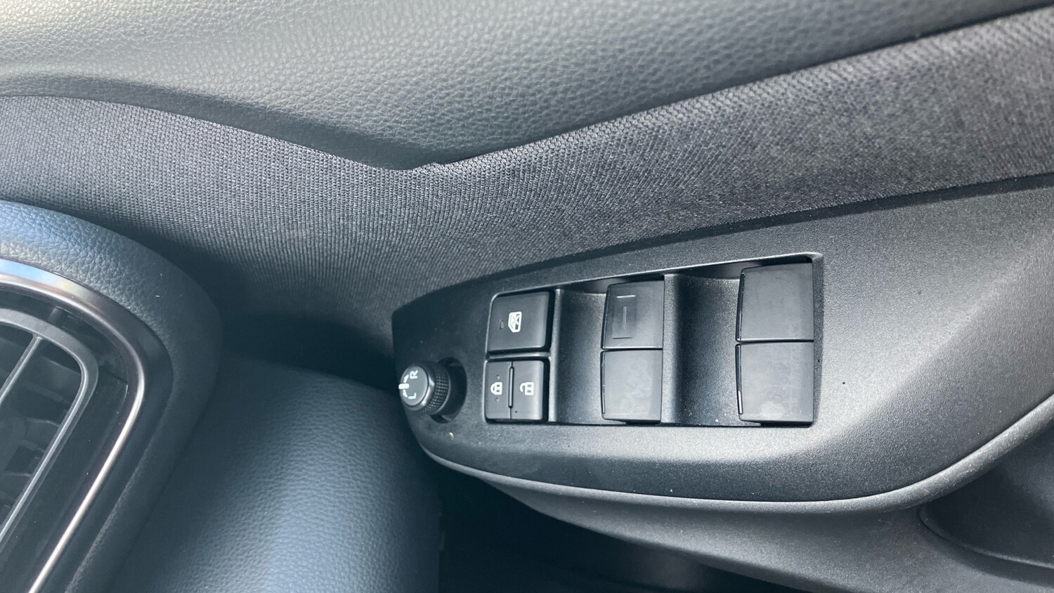 Used Toyota Yaris 2024 for sale - 77915382: Photo 35