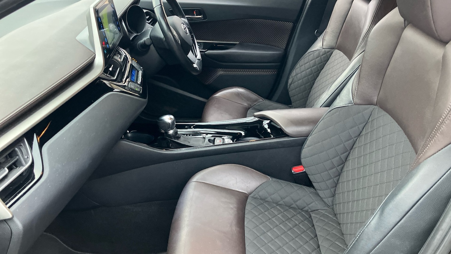 Used Toyota C-HR 2018 for sale - 77184774: Photo 10