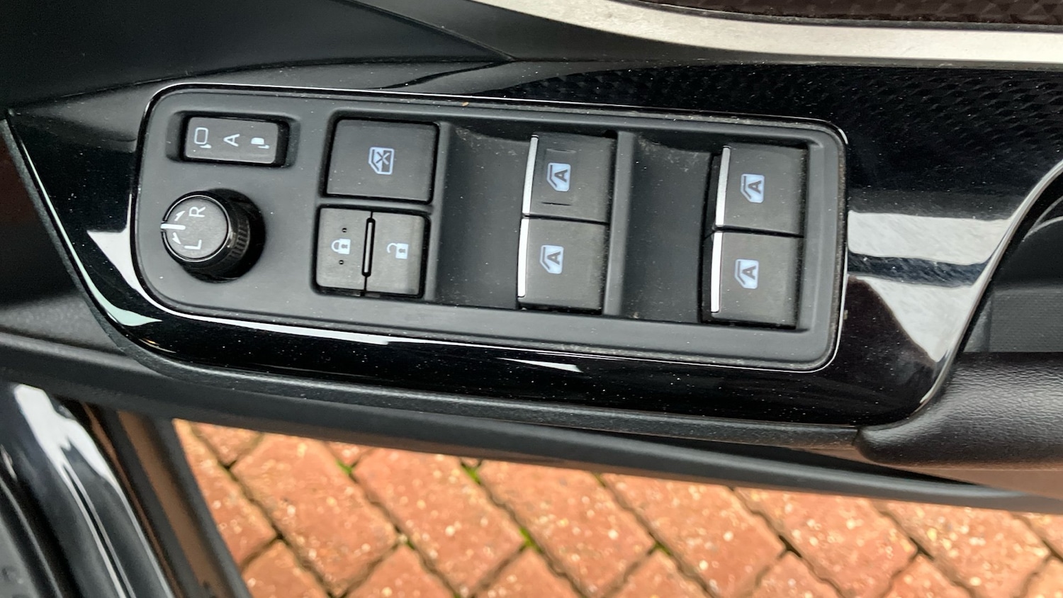 Used Toyota C-HR 2018 for sale - 77184774: Photo 38