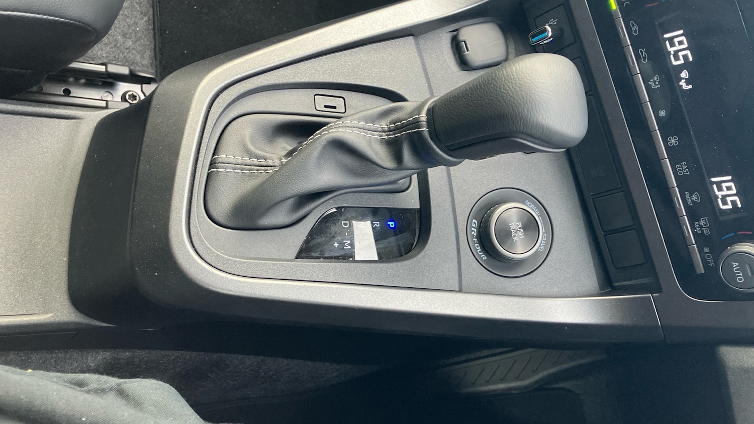 Used Toyota Yaris 2024 for sale - 77003206: Photo 46