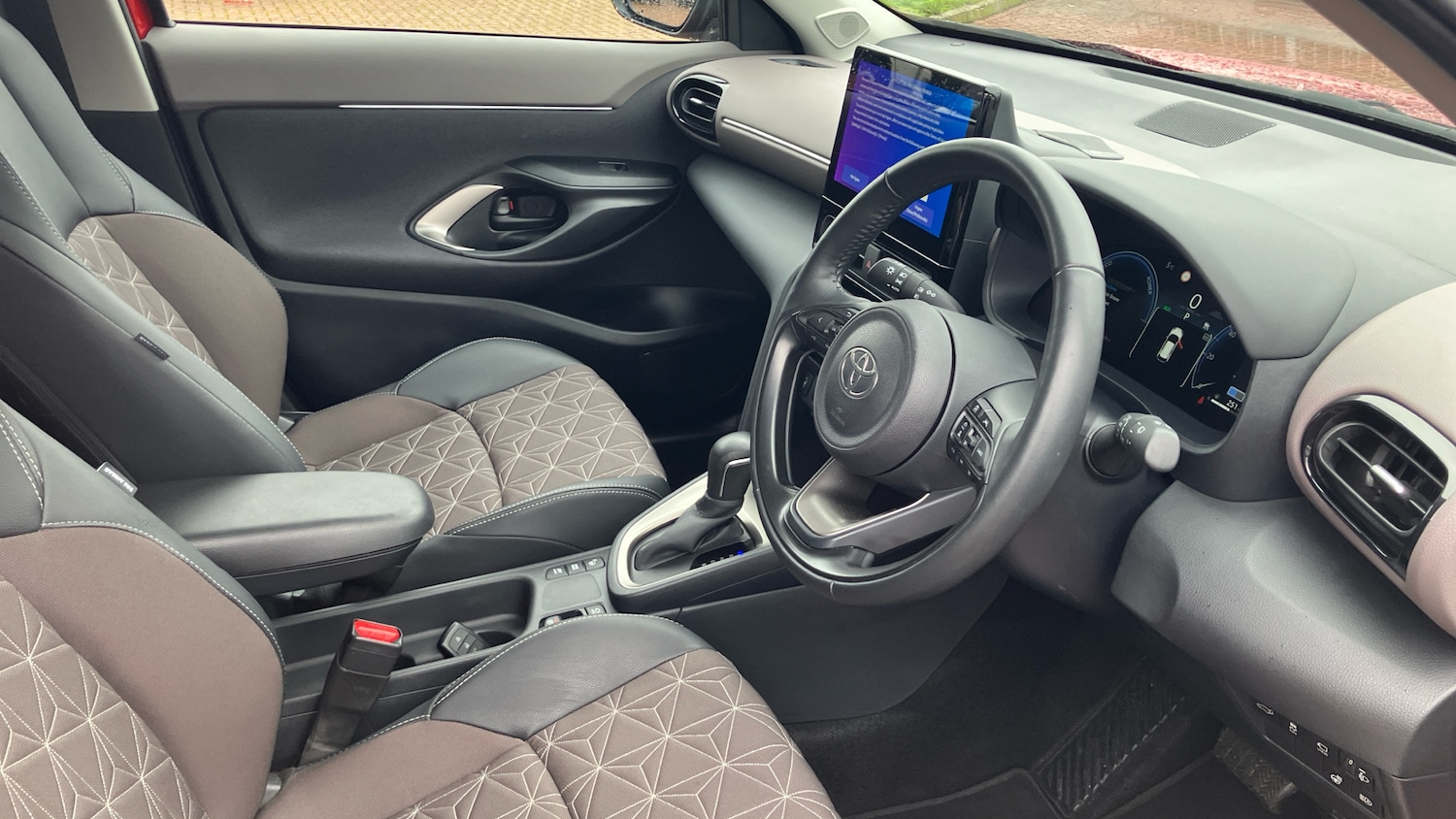 Used Toyota Yaris Cross 2024 for sale - 77595186: Photo 11