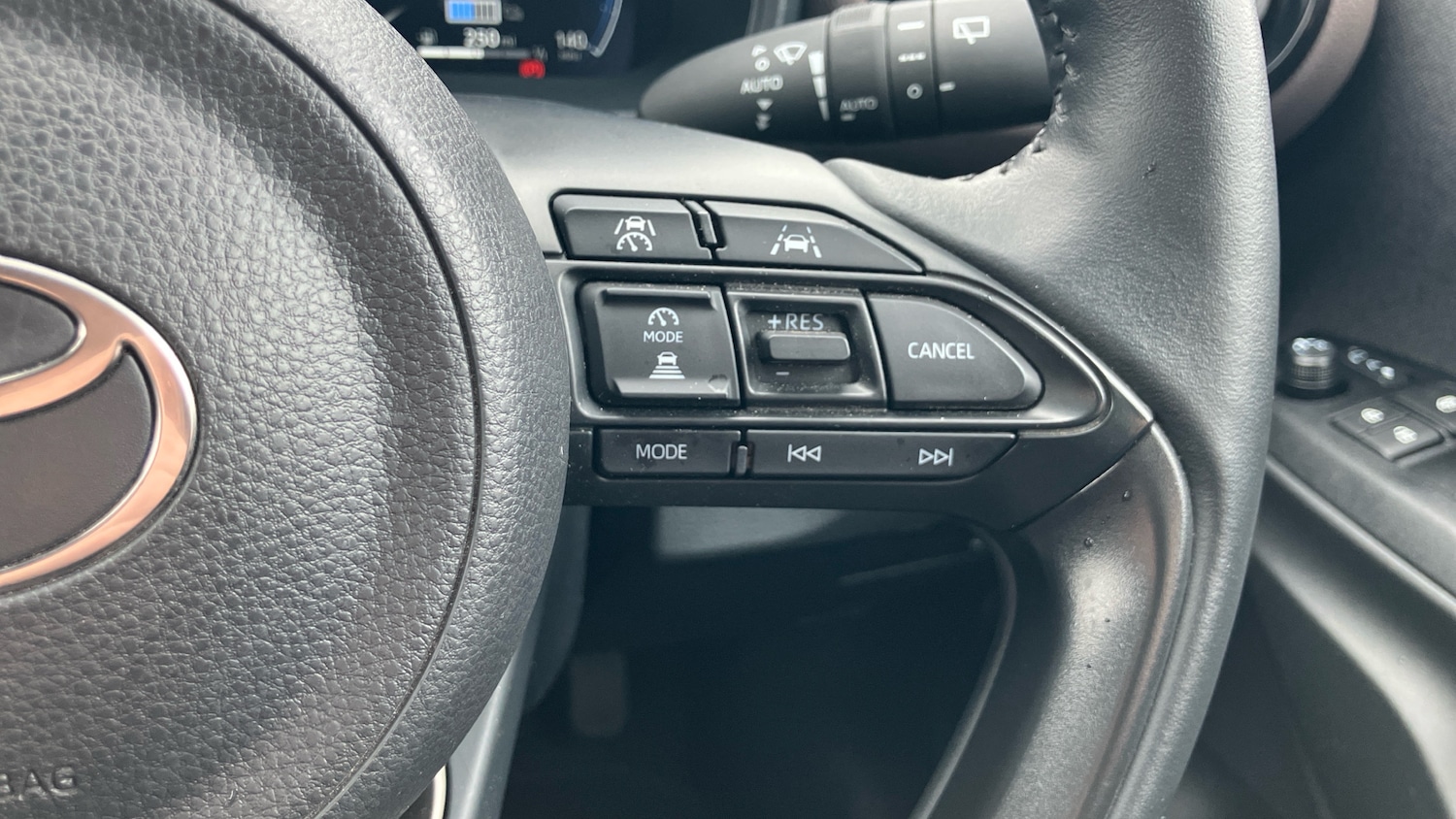 Used Toyota Yaris Cross 2024 for sale - 77595186: Photo 38