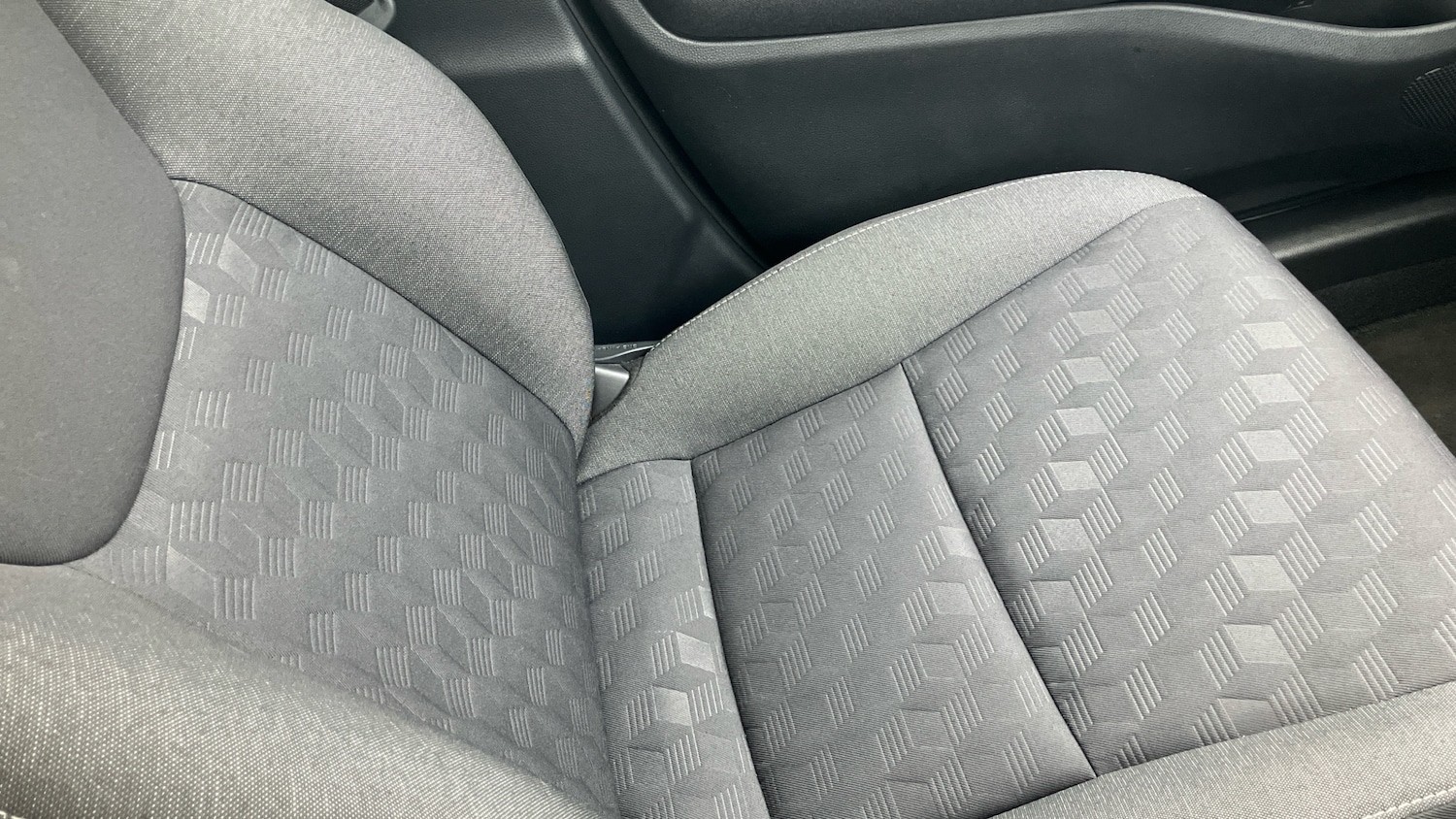 Used Toyota Yaris 2024 for sale - 77830429: Photo 36