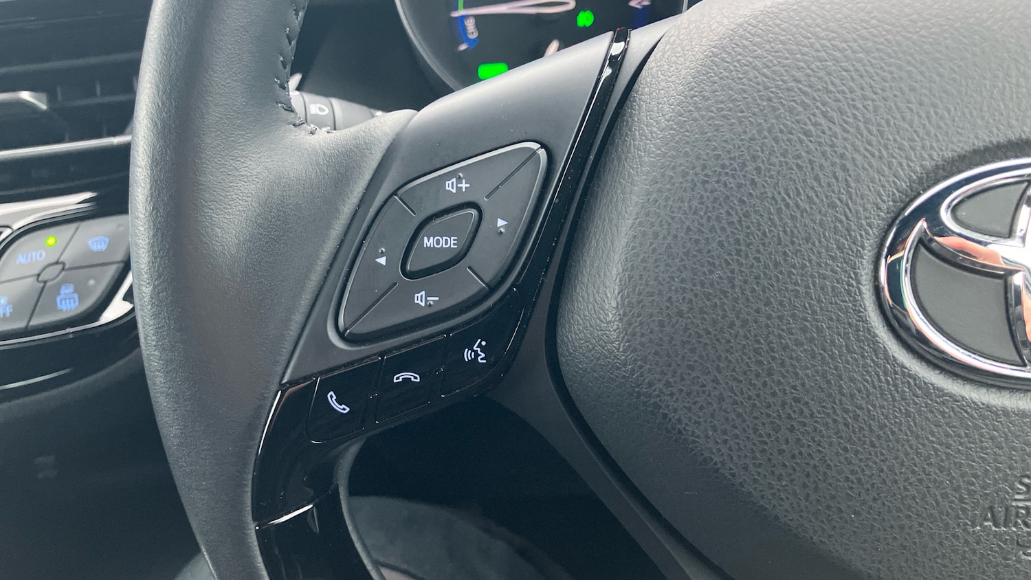 Used Toyota C-HR 2023 for sale - 77903780: Photo 28