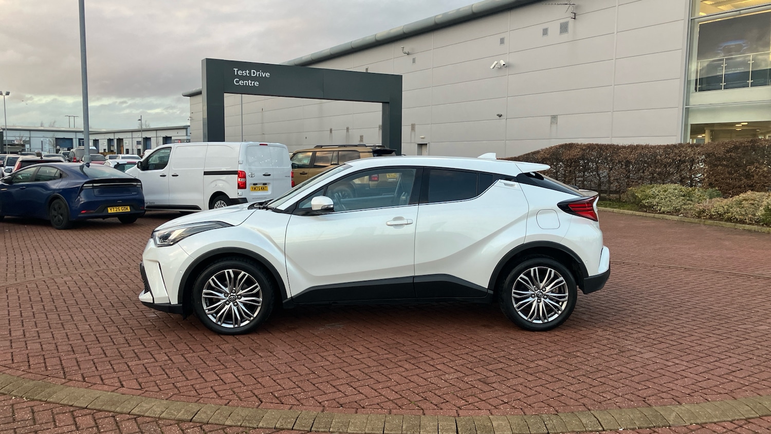 Used Toyota C-HR 2023 for sale - 77271313: Photo 17