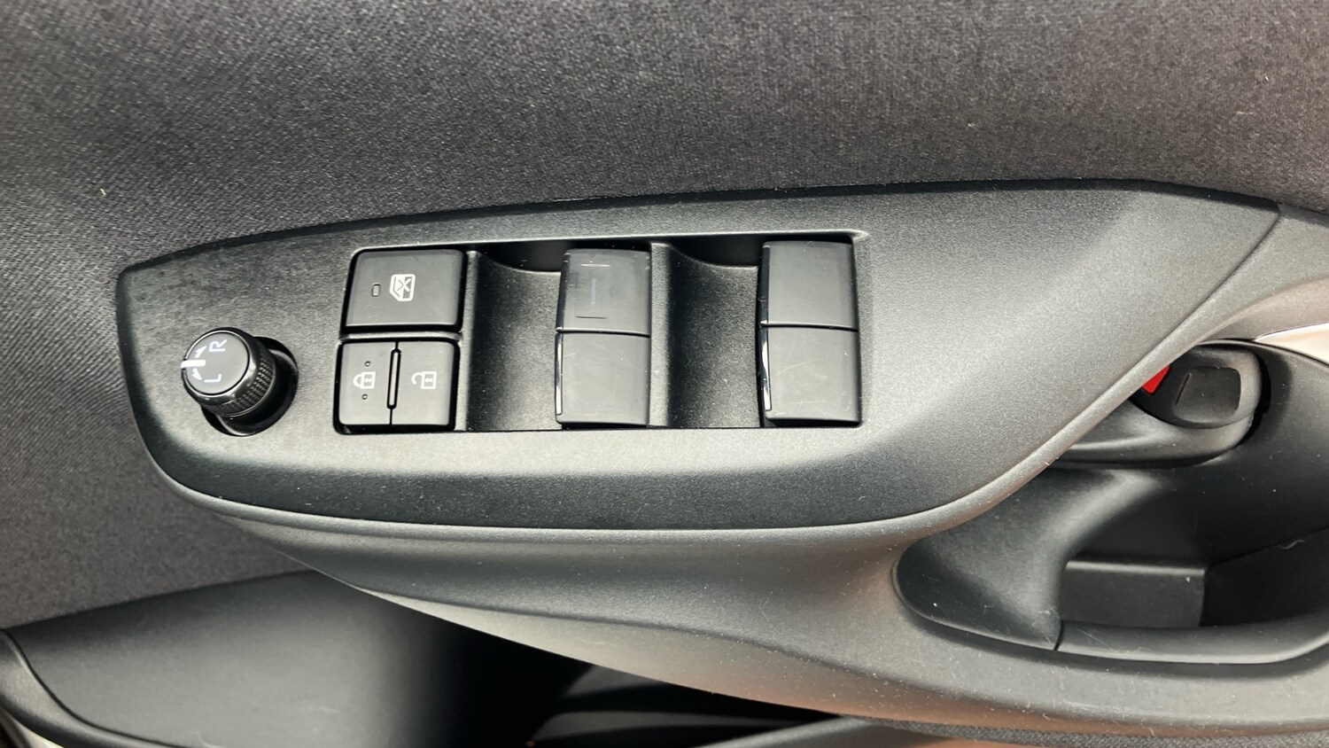 Used Toyota Yaris 2023 for sale - 76275898: Photo 40