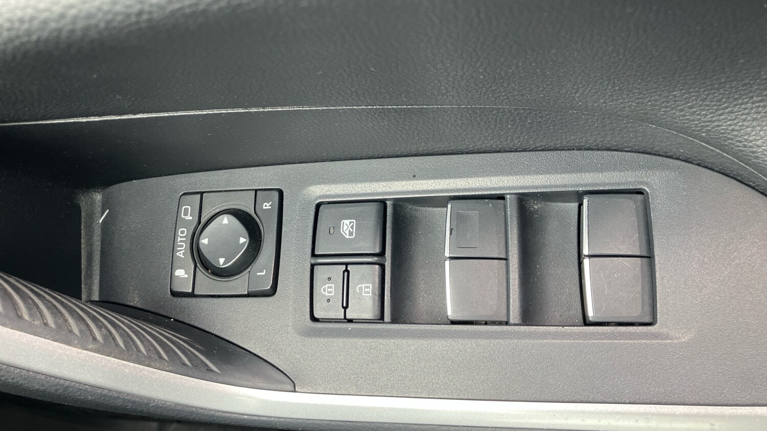 Used Toyota RAV4 2019 for sale - 77616622: Photo 39