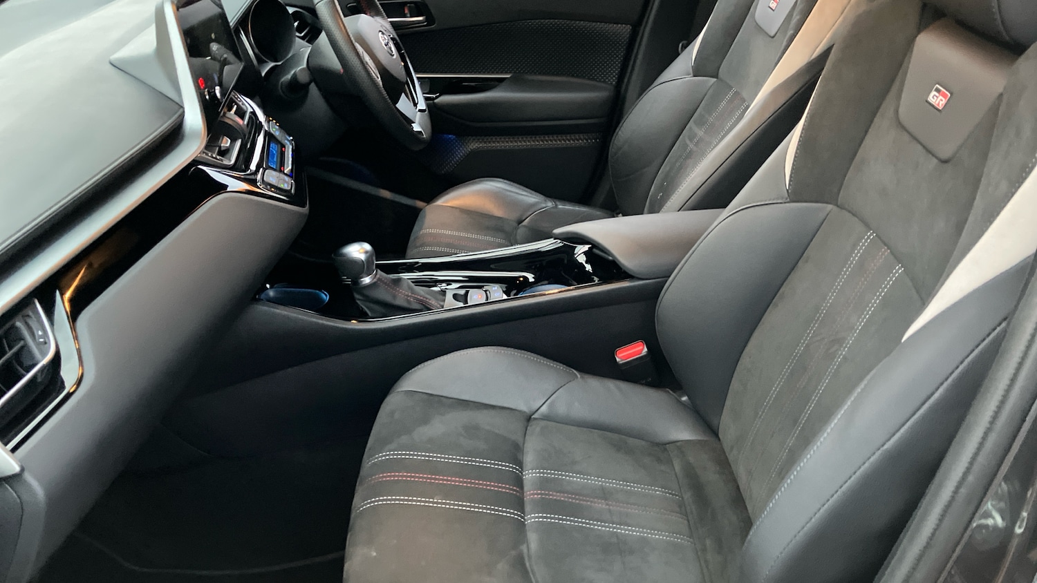 Used Toyota C-HR 2023 for sale - 77151850: Photo 10