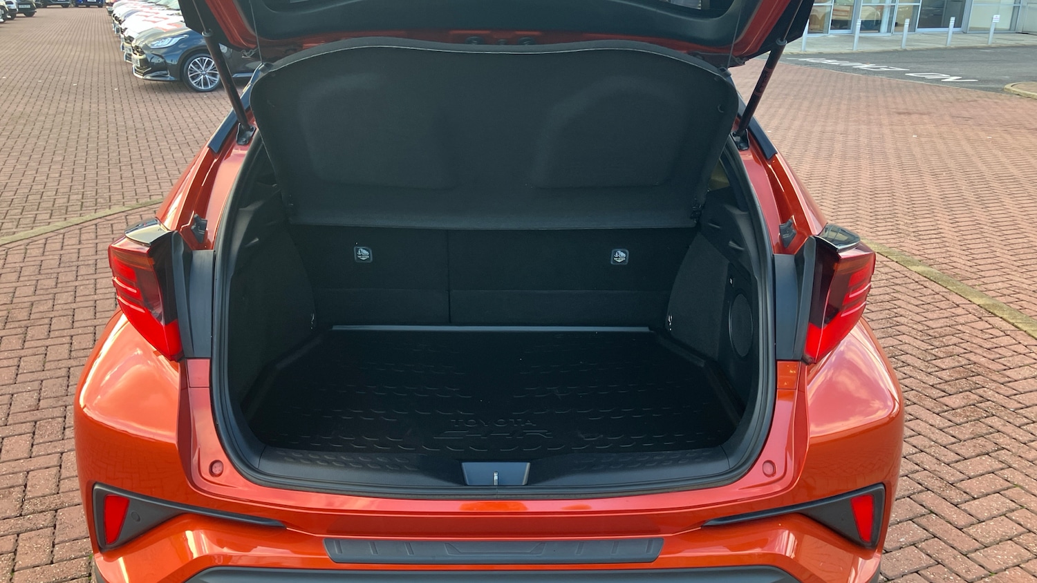 Used Toyota C-HR 2021 for sale - 76605455: Photo 14