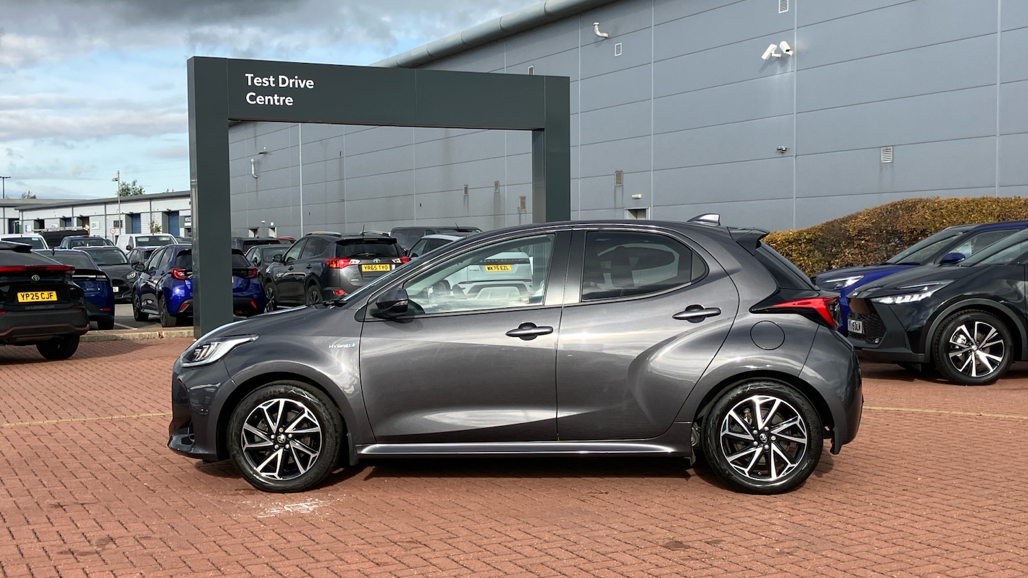 Used Toyota Yaris 2021 for sale - 76402352: Photo 17