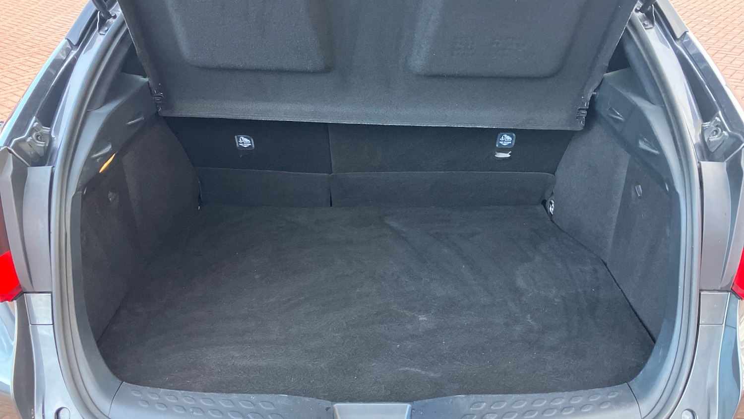 Used Toyota C-HR 2023 for sale - 76382551: Photo 14