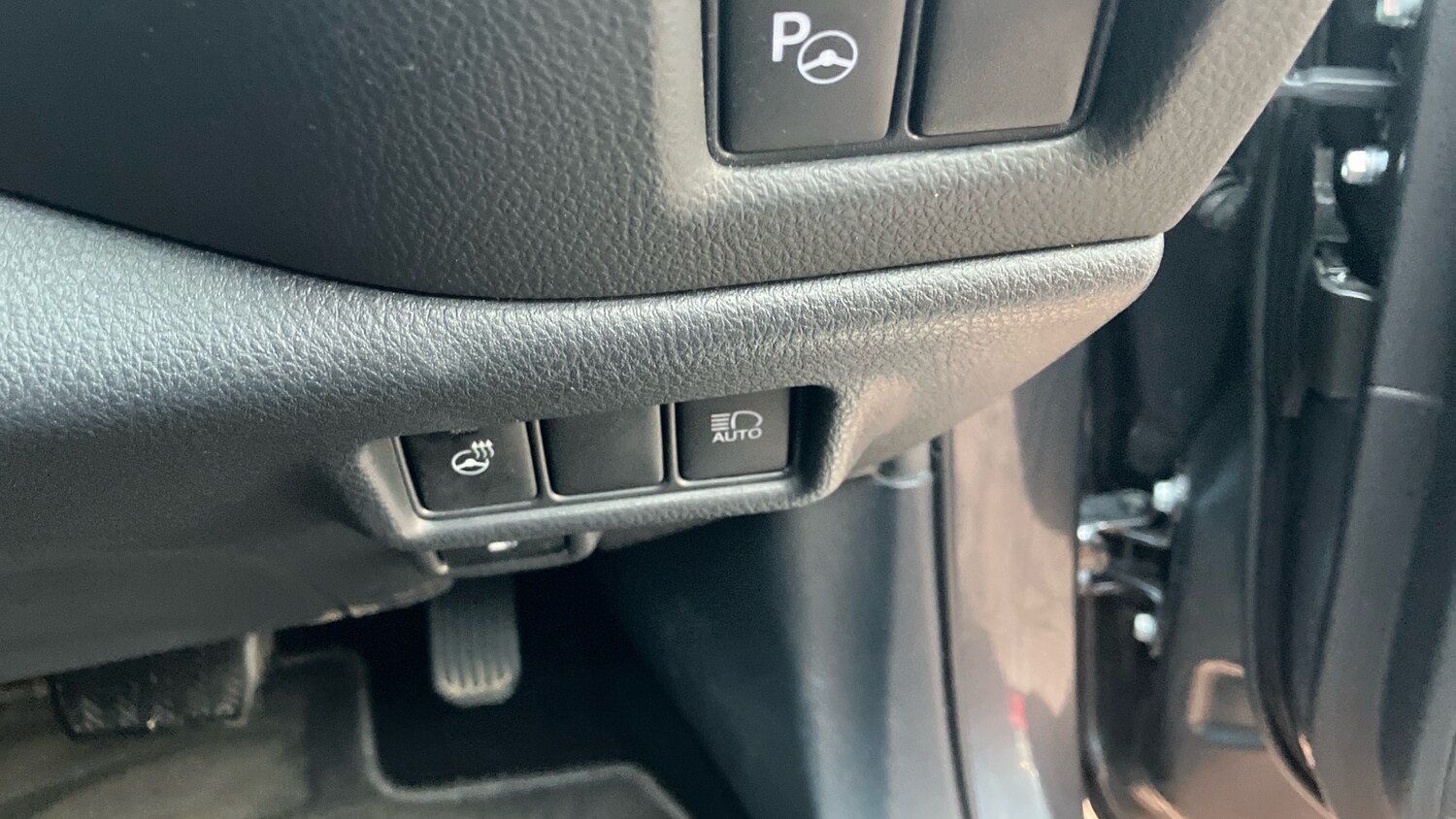 Used Toyota C-HR 2023 for sale - 76382551: Photo 40