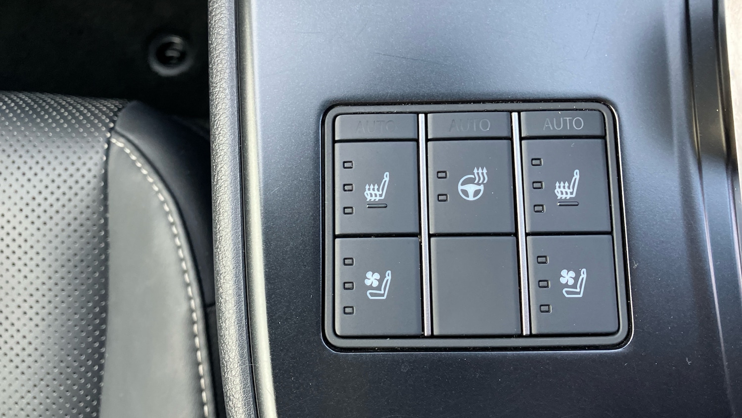 Used Lexus UX 2023 for sale - 77300307: Photo 35