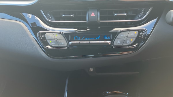 Used Toyota C-HR 2023 for sale - 76222167: Photo 44