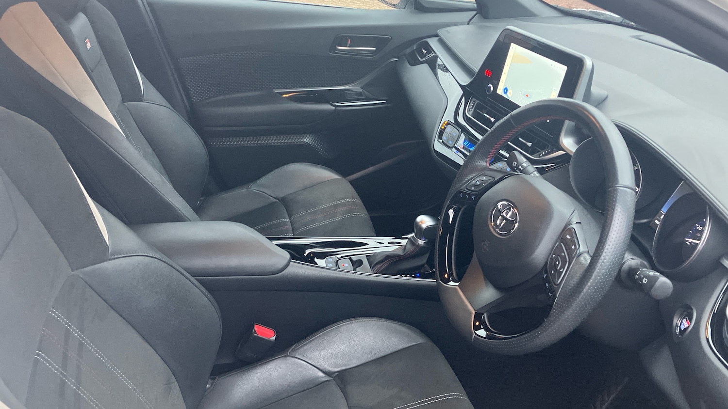 Used Toyota C-HR 2023 for sale - 77063813: Photo 11