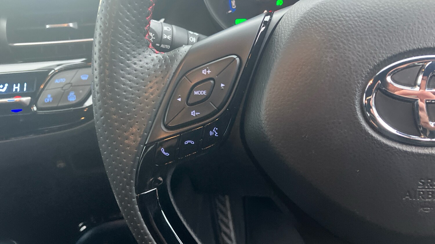 Used Toyota C-HR 2023 for sale - 77063813: Photo 38