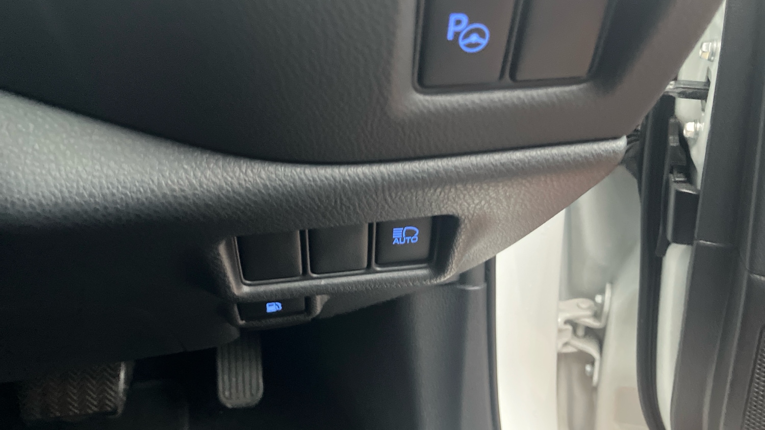 Used Toyota C-HR 2023 for sale - 77063813: Photo 40