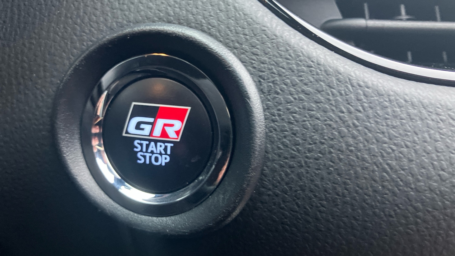 Used Toyota C-HR 2023 for sale - 77063813: Photo 41