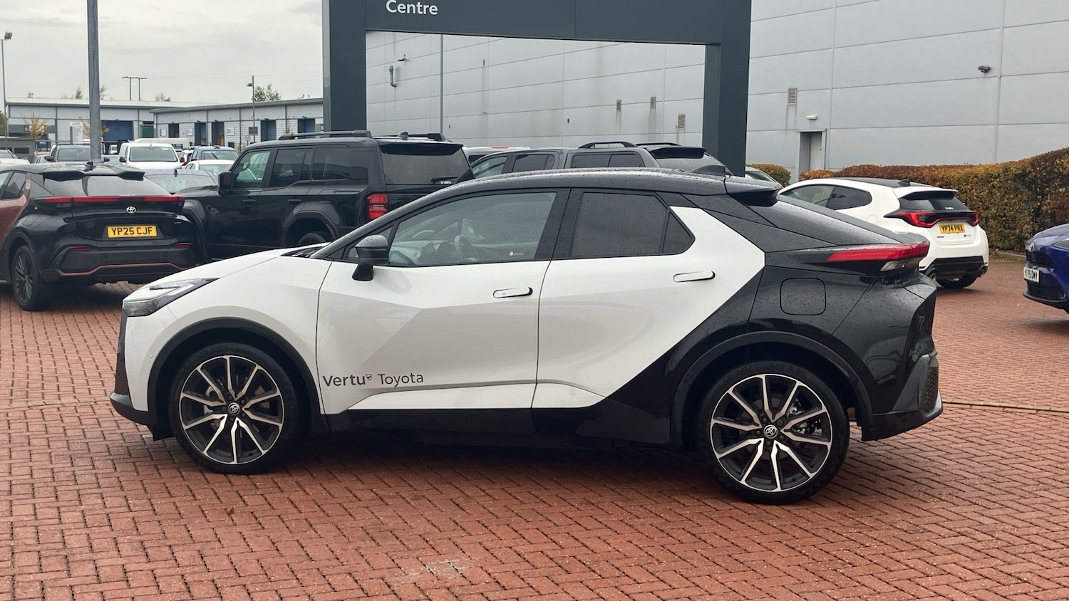 Used Toyota C-HR 2025 for sale - 76332709: Photo 17