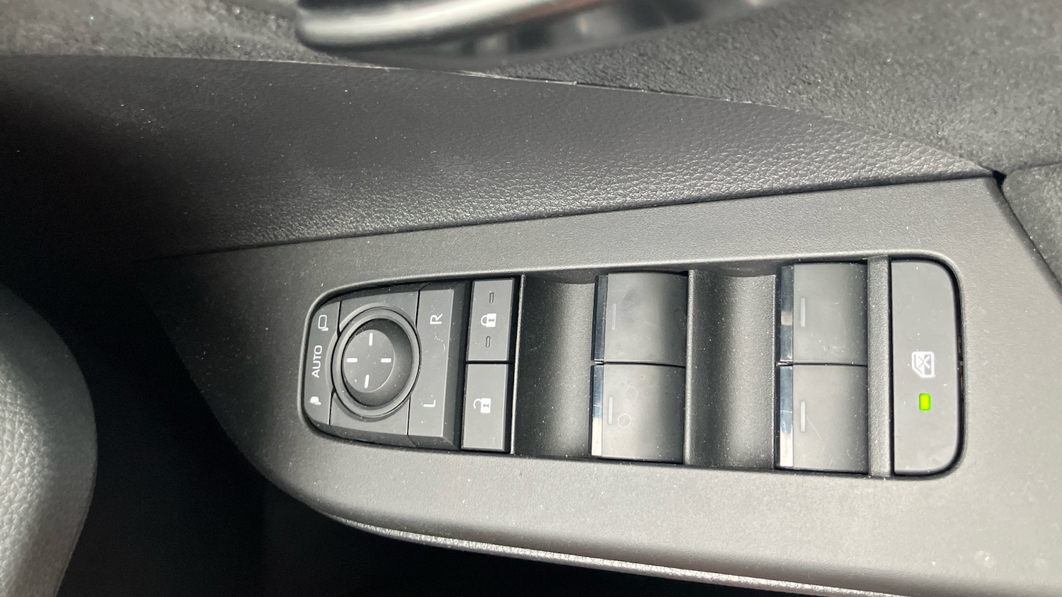 Used Toyota C-HR 2025 for sale - 76332709: Photo 41