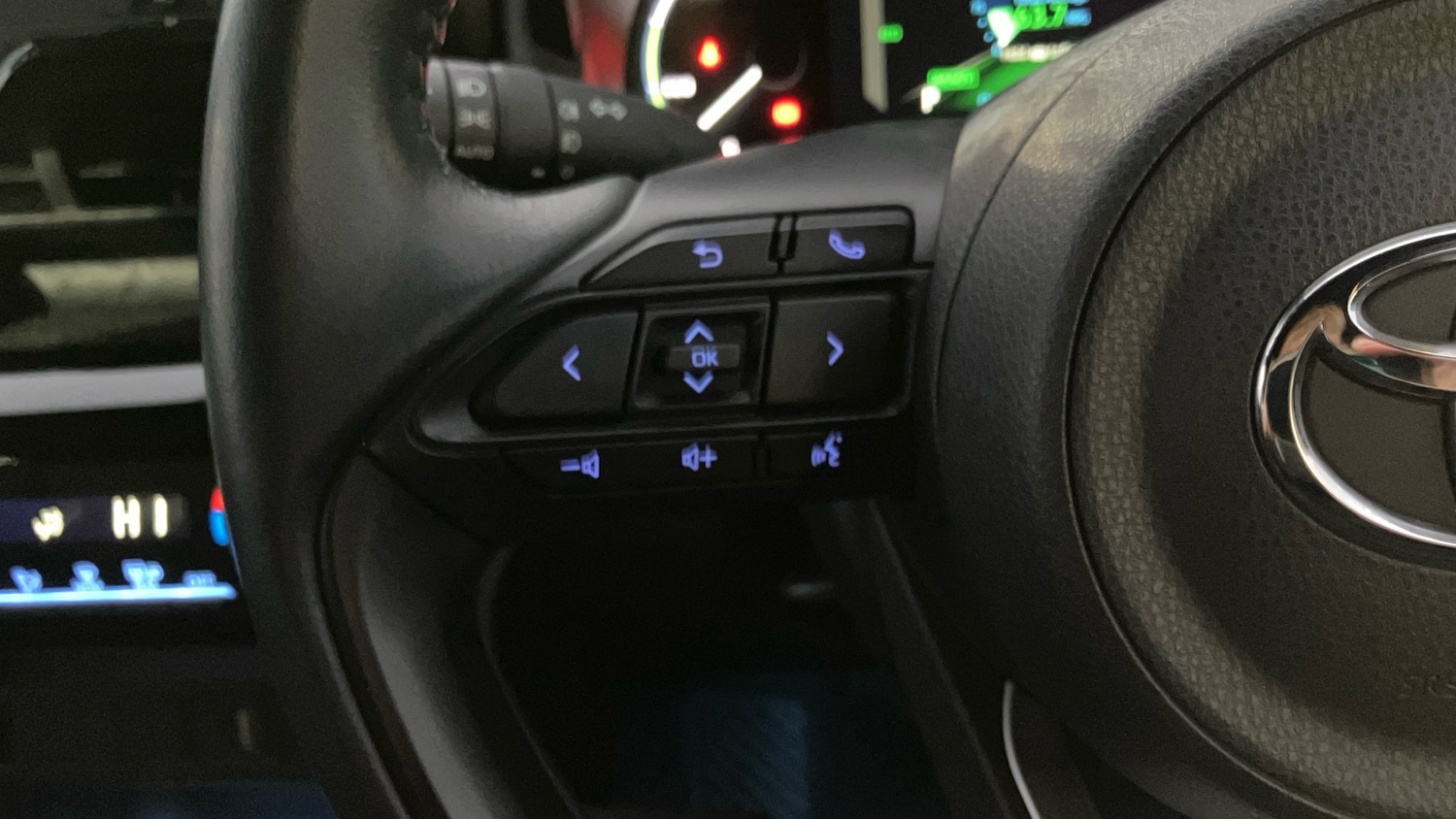 Used Toyota Yaris Cross 2023 for sale - 76640799: Photo 37