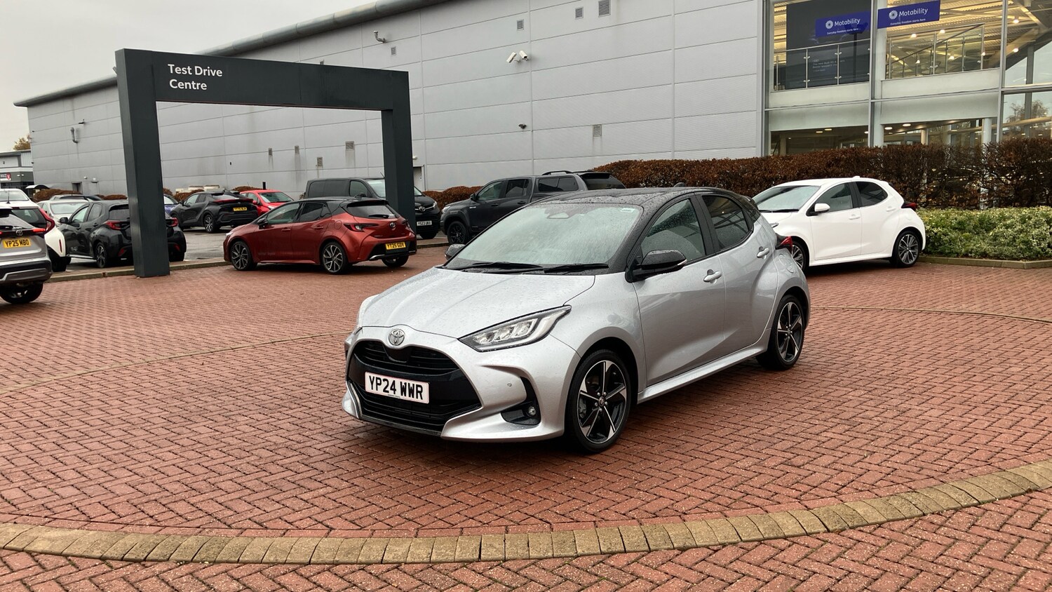 Used Toyota Yaris 2024 for sale - 76882298: Photo 32