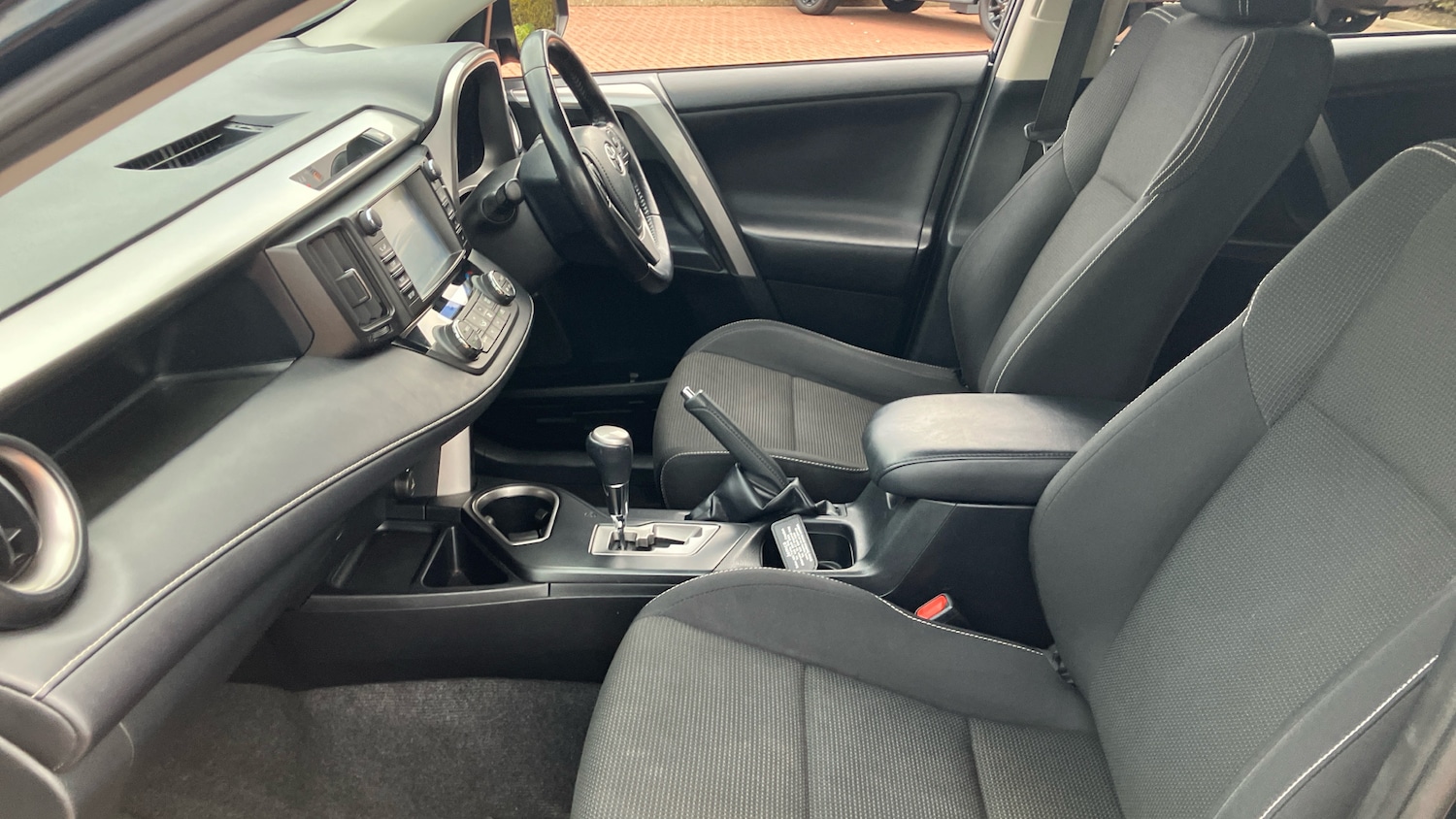 Used Toyota RAV4 2017 for sale - 76157722: Photo 10